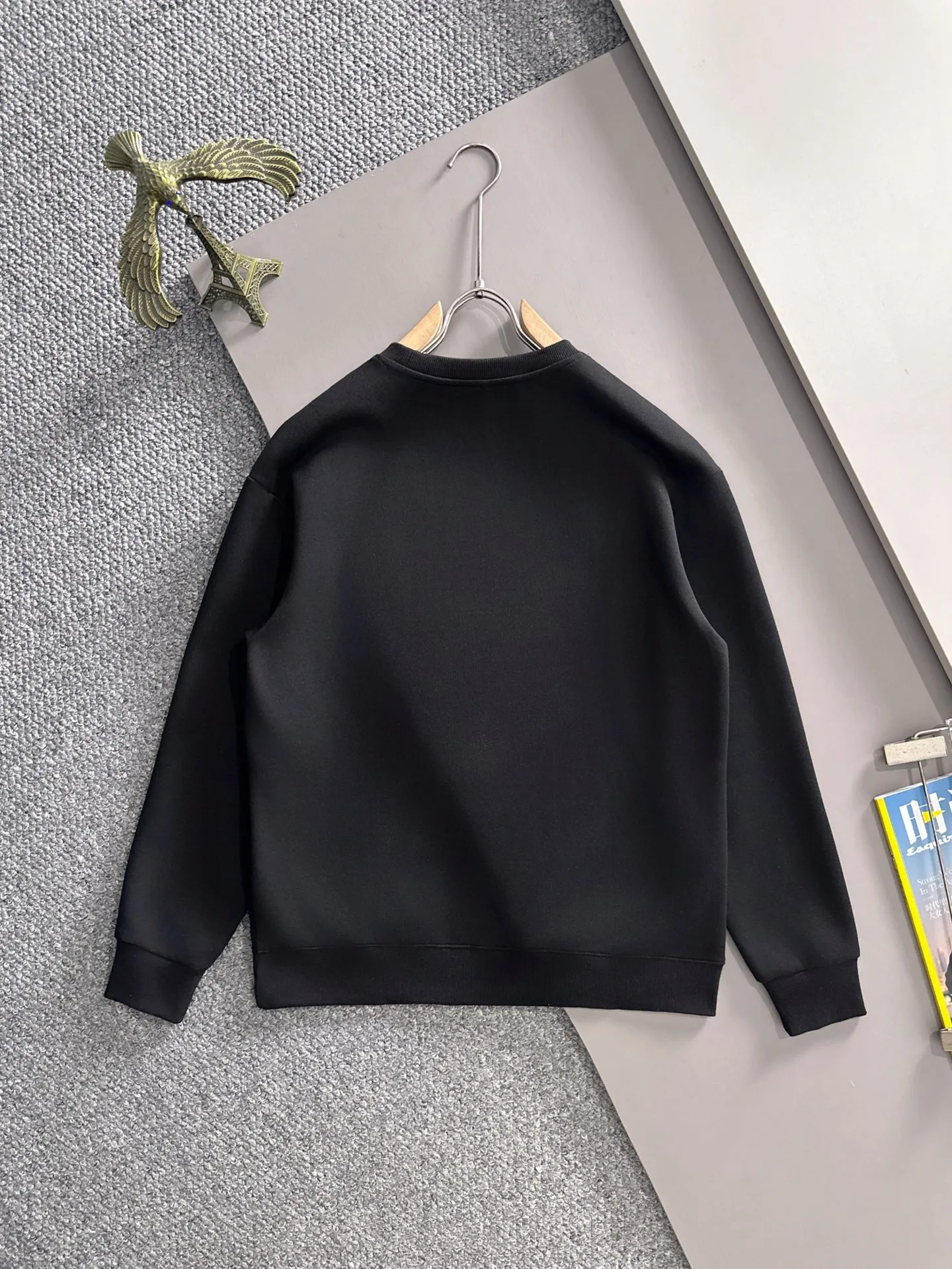 P360 Big Goose is the exclusive first release of 25ss new autumn and winter round neck long-sleeved sweatshirts for men and women. Many celebrities share the same style. Craftsmanship that cannot be copied by ordinary small workshops. We are not afraid of any challenges in terms of materials, detail restoration and craftsmanship, just to provide you with wonderful products. Compare the top original versions at will. No expense is spared just to do better. Unique imported fabric feel. Purely imported German machine production. Precision operation. Thousands of needles density. Full set of new accessories with three standards for simultaneous customization. The upper body is versatile and fashionable. A perfect choice for autumn and winter. A must-have item. Size chart: m-4XL (Please state your height and weight when placing an order.